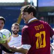Justin Trudeau, premier canadese con la maglietta di Totti
