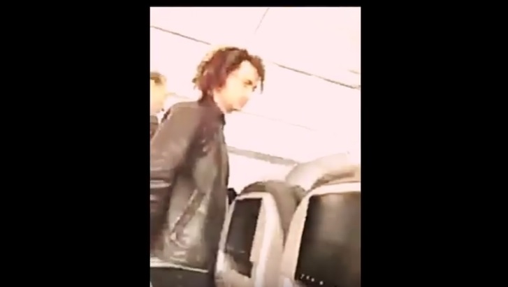 YOUTUBE Passeggero sospetto su volo Los Angeles-Hawaii: aereo scortato da caccia