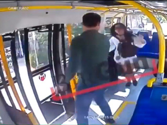 Aggredita sul bus in Turchia perché indossa gli shorts durante il Ramadan