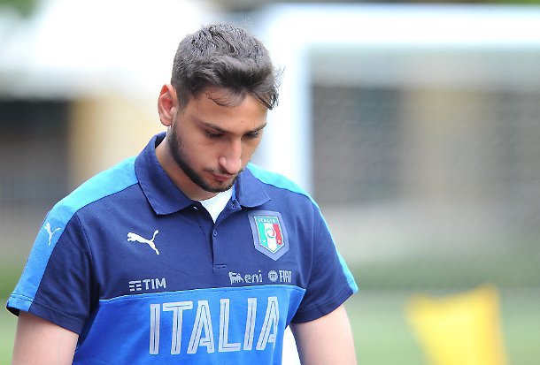 Donnarumma-Milan, rinnovo in stand by. Il nodo è la clausola Champions