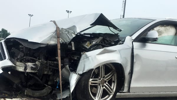 Manerba del Garda: i freni non funzionano, finisce contro un albero: salvo 75enne