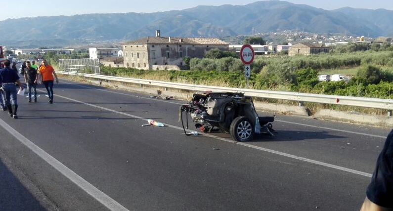 Rossano, incidente mortale sulla statale 106: un morto, tre feriti