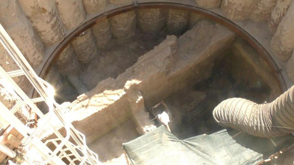 Scoperta casa traianea di legno durante scavi 03