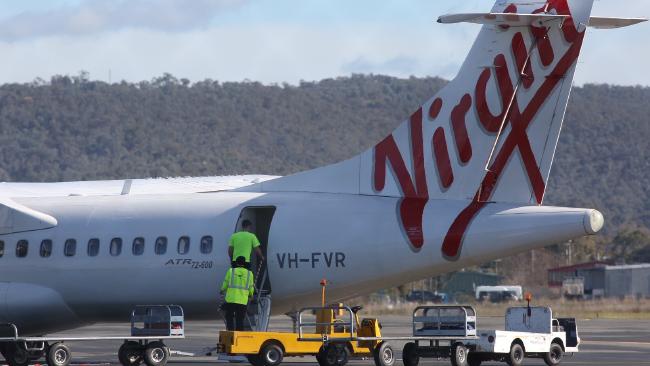 Australia, lascia biglietto in bagno: "C'è una bomba in aereo". Ma era falso: arrestato