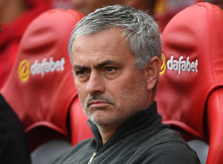 José Mourinho, lutto per lo Special One: è morto il papà