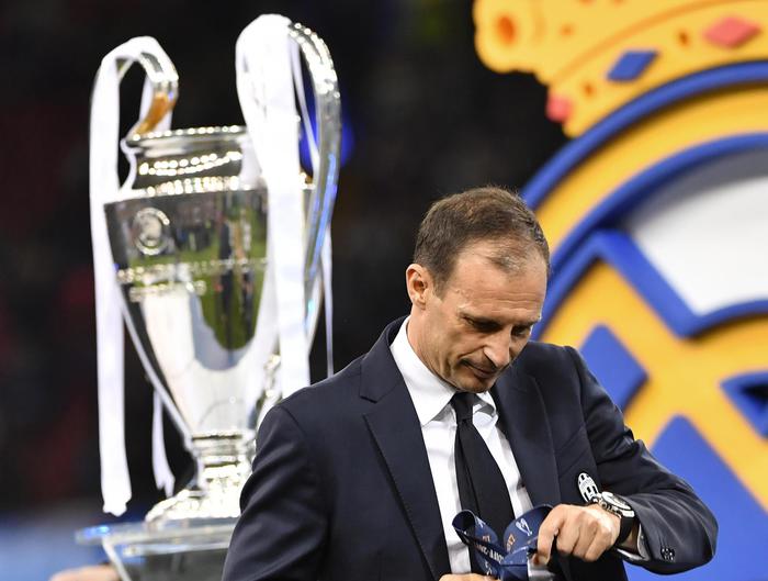Napoli in festa per sconfitta Juve: fuochi d'artificio, esultanze dai balconi