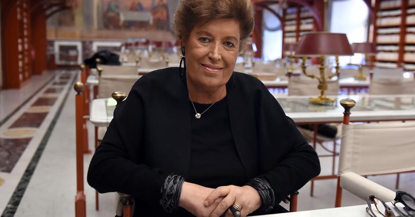 Carla Fendi è morta, la stilista aveva 80 anni
