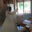 Dopo il matrimonio si presenta al seggio vestita da sposa FOTO