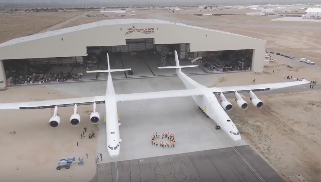 YOUTUBE Microsoft si dà allo spazio: Paul Allen presenta Stratolaunch, l'aereo più grande al mondo