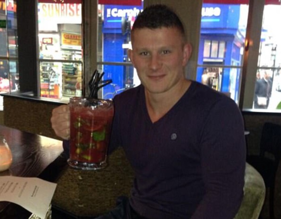 Sesso su un volo Ryanair con una sconosciuta: lui stava per sposarsi, la fidanzata è incinta...