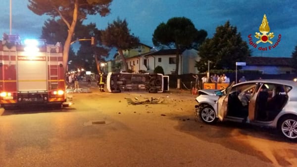 Jesolo, incidente tra un'auto e un taxi: nove feriti