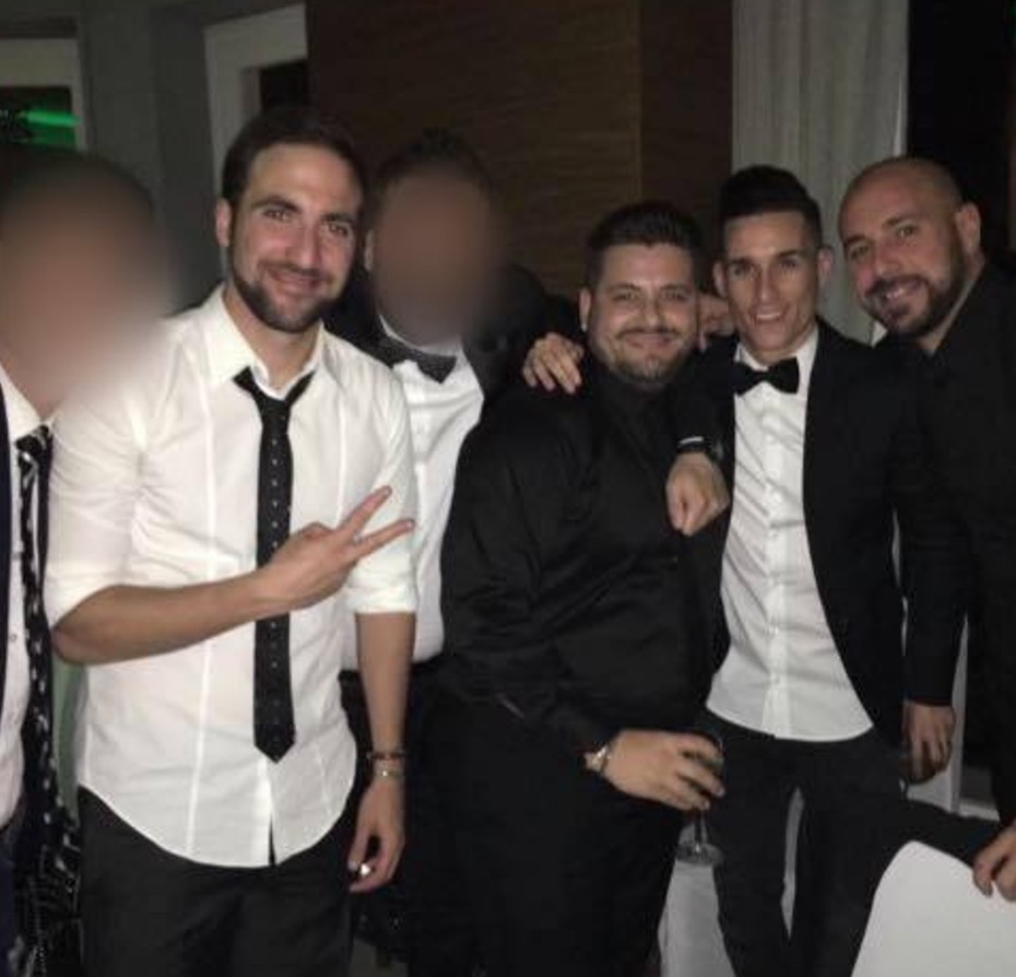 Napoli, arrestati i fratelli Esposito. Su Facebook le foto con i calciatori Maradona, Higuain...