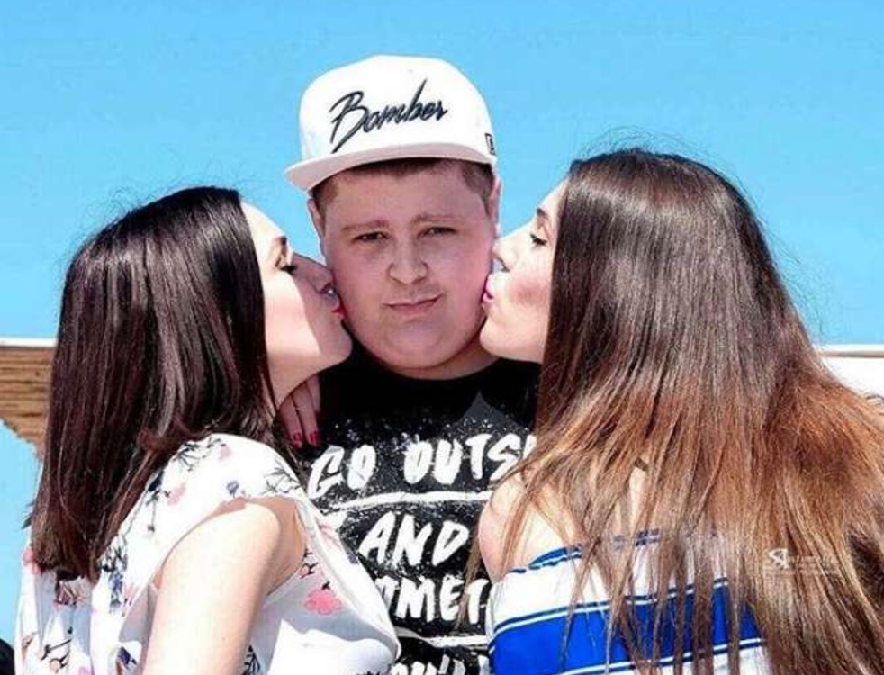 YOUTUBE Marco Morrone, da obeso bullizzato a idolo del web con "Saluta Andonio"