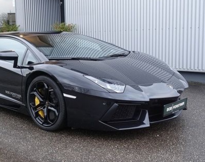 Cassinone di Seriate, rom va al ristorante e gli rubano la Lamborghini