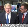 Boris Johnson cerca di far cadere con uno spintone un deputato laburista