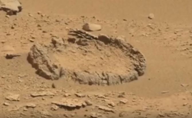 Cerchio alieno su Marte: misteriosa formazione rocciosa VIDEO