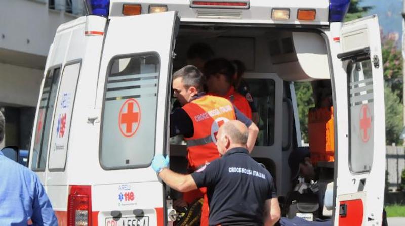 Roma, mamma sviene alla guida: il figlio di 10 anni chiama 112 e la salva