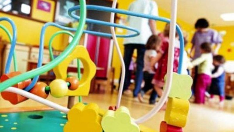 Roma, bimbi maltrattati e picchiati all'asilo nido del Pigneto: arrestati i gestori