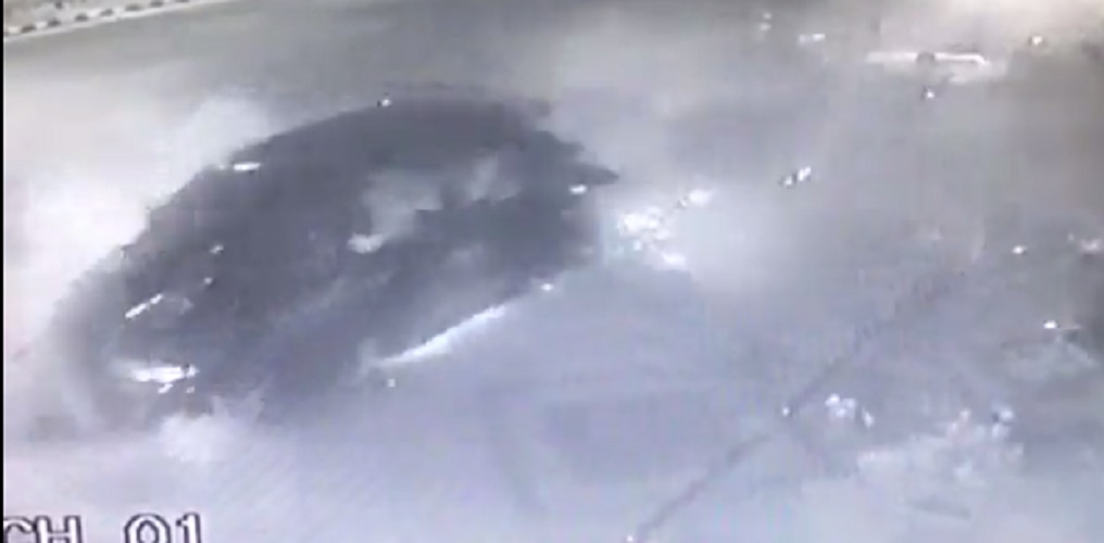 Thailandia, ha un rapporto mentre l'auto è in movimento: finisce malissimo