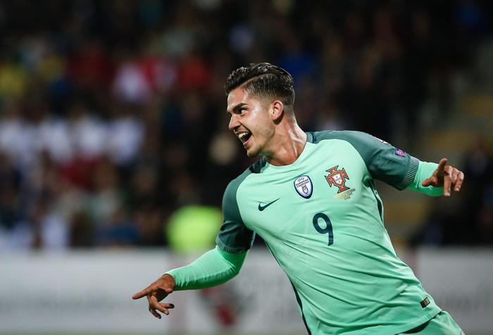 Calciomercato Milan, Andre Silva domani sosterrà le visite mediche