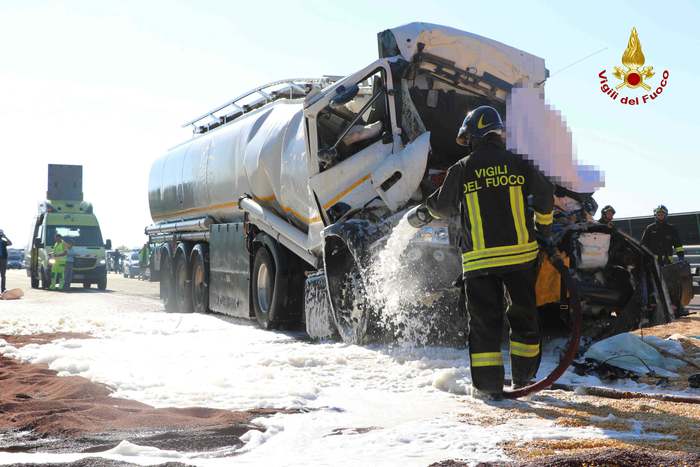 Autostrada A4, incidente tra due tir: morto un camionista