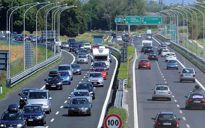 Autostrada A4, tamponamento tra tir: code verso Venezia