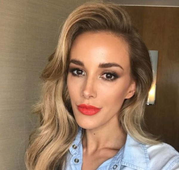 "Ho vissuto 12 mesi con un fantasma": il racconto della modella Bec Judd