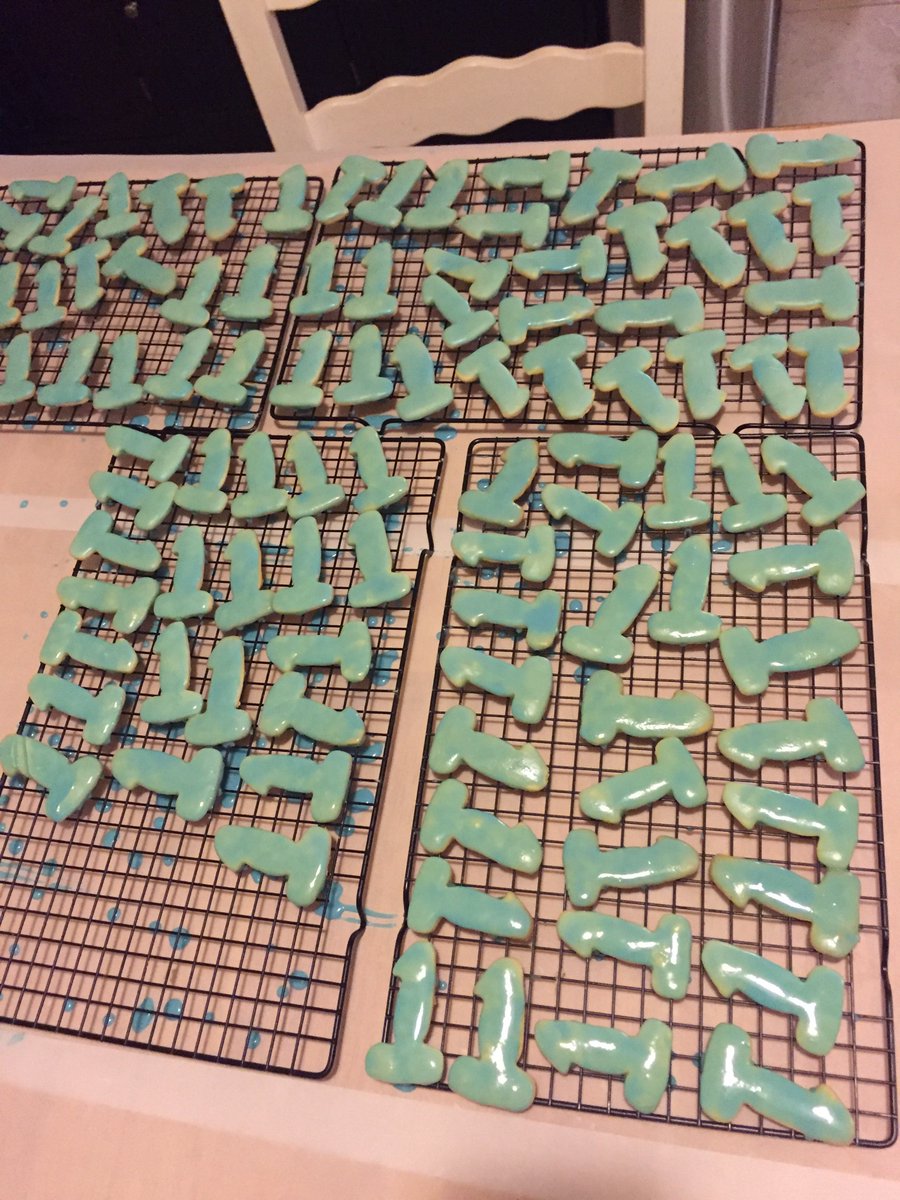 Figlio compie 1 anno, mamma prepara i biscotti ma...non sembrano quello che sperava