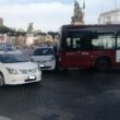 Bus senza conducente travolge auto a piazza Venezia a Roma