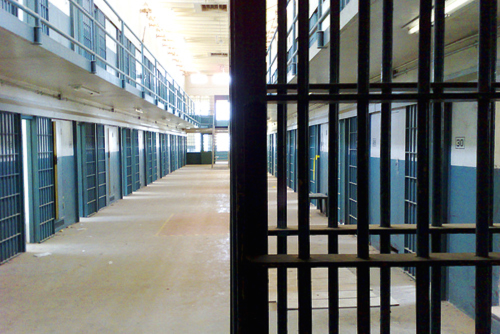 Torino, detenuta di 22 anni evade dal carcere e abbandona la figlia neonata