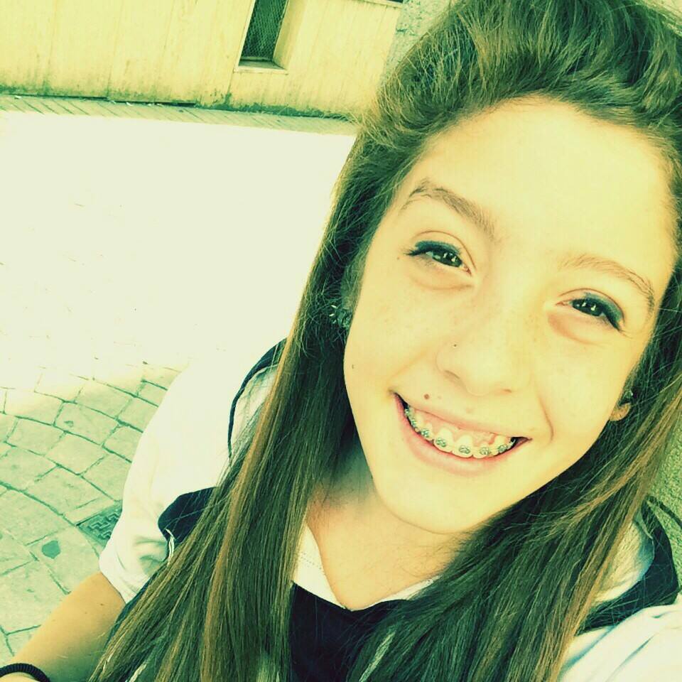 Carolina Zoccola muore a 17 anni: malore mentre aspettava il bus a Giffoni Valle Piana