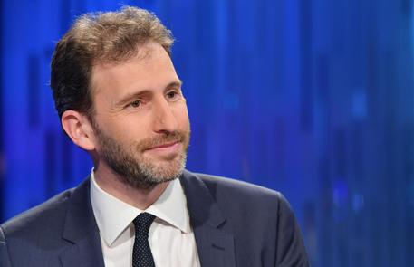 M5s "accantona" Virginia Raggi in vista dei ballottaggi. E' la linea di Davide Casaleggio