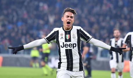 Champions League, la top 11 di France Football: Dybala preferito a Messi