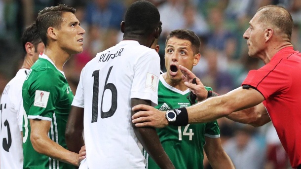 Rudiger, il cronista: "Chicharito gli ha detto di non fare la scimmia". E scoppia il finimondo