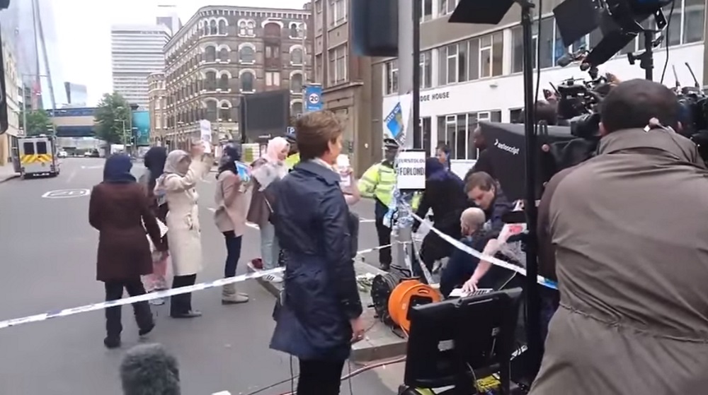 YOUTUBE Cnn attaccata: "Ha organizzato una finta manifestazione di islamici contro il terrorismo"