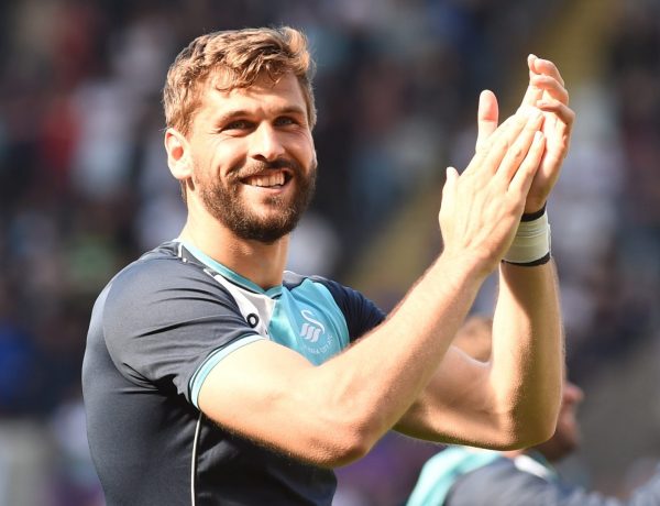 Fernando Llorente, incidente in bici e rottura del braccio durante le vacanze in Italia