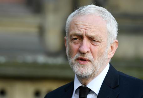 Londra, terrorismo entra in campagna elettorale. Corbyn accusa May: "Tagli alla polizia. Si dimetta"