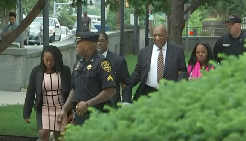 Bill Cosby, al via il processo: l'attore arriva con Rudy de "I Robinson"