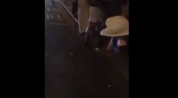 YOUTUBE Londra, Darren Osborne viene bloccato e la folla cerca di linciarlo