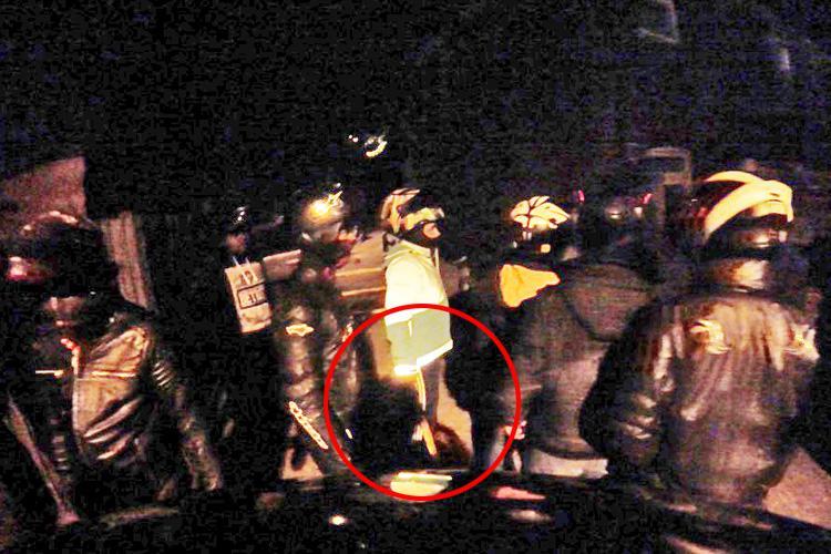 Deliveroo, spedizione punitiva di fattorini contro il ladro di scooter. Finisce malissimo