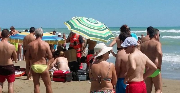 Grottammare, Luca Zambrini annega per salvare il figlio di 10 anni Grottammare, Luca Zambrini annega per salvare il figlio di 10 anni