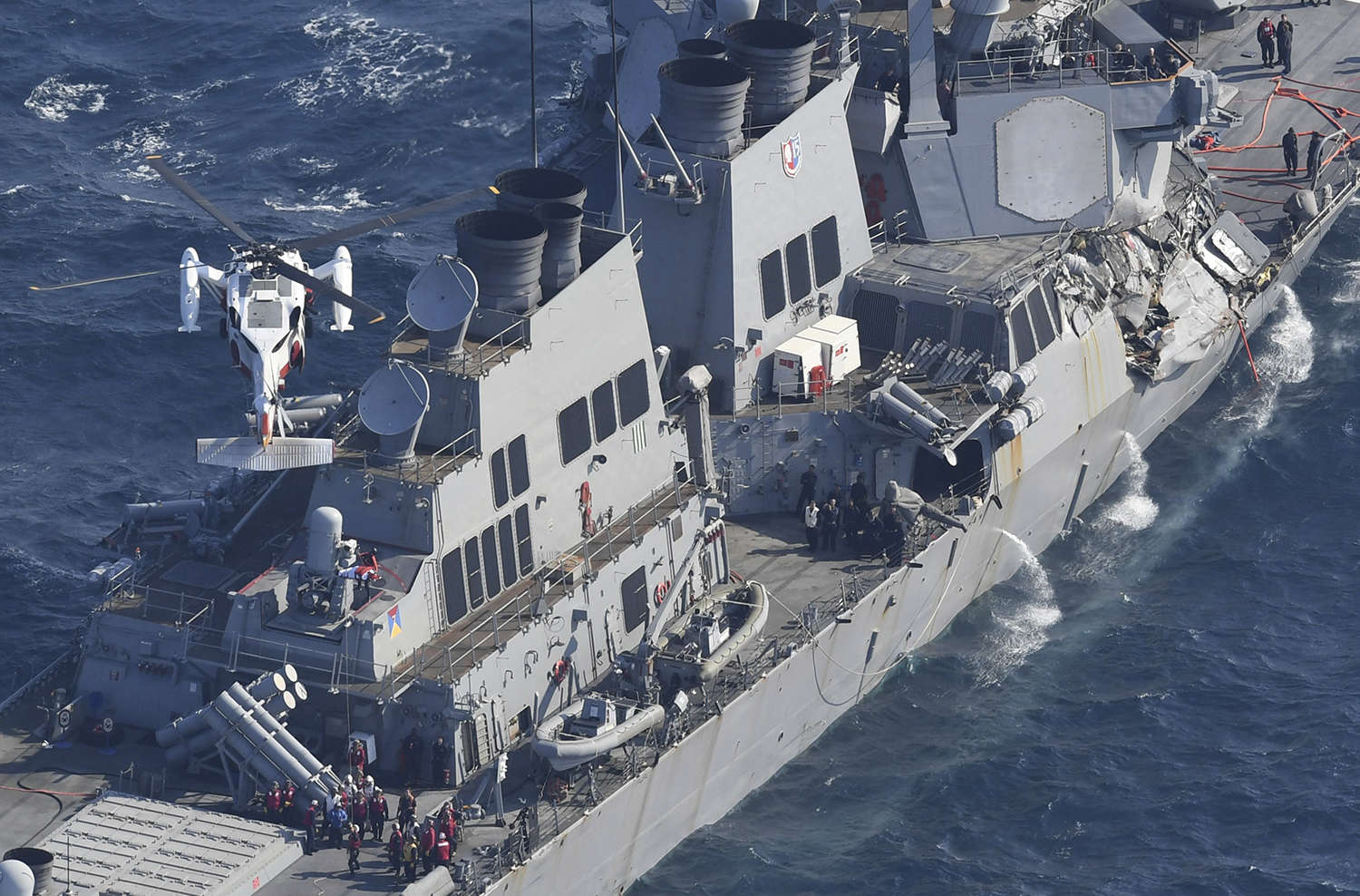 YOUTUBE Cacciatorpediniere Usa contro nave mercantile, sette marinai dispersi