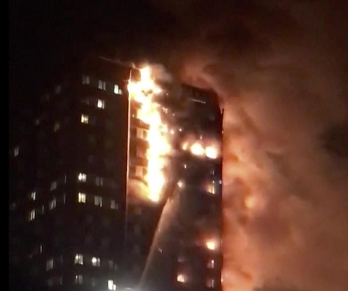 YOUTUBE Incendio Grenfell Tower a Londra: le immagini del grattacielo in fiamme