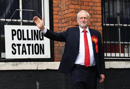 Legge elettorale. Il maggioritario britannico in azione: il 2,4% di vantaggio di May su Corbyn vale 57 seggi in più (11%)