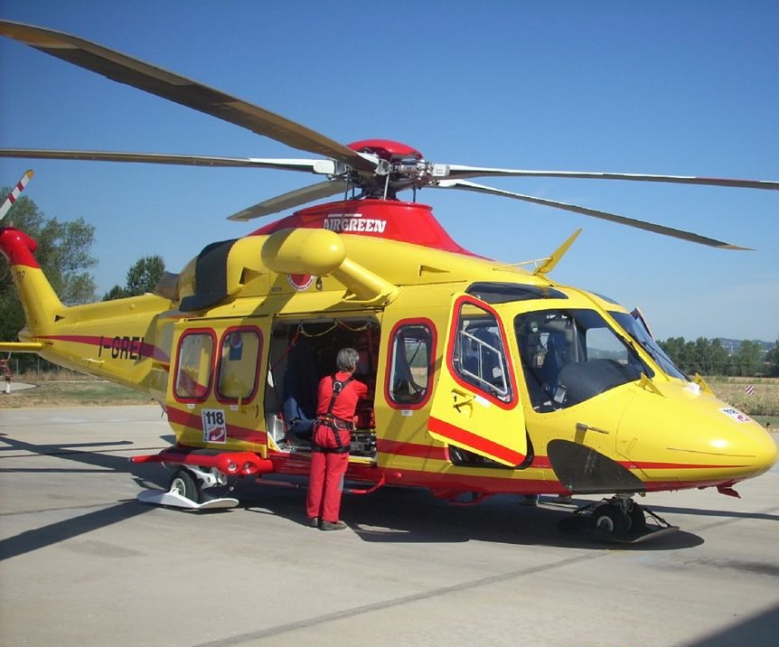 Lido di Venezia, frontale moto-auto: motociclista gravissimo
