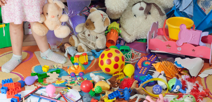 Pozzuolo del Friuli, bimba di 3 anni si arrampica sui giochi, cade e batte la testa: è grave