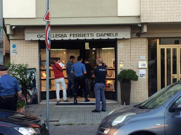 Daniele Ferretti, gioiellerie di Pisa: "Ho sparato ai rapinatori per salvare me e mia moglie"