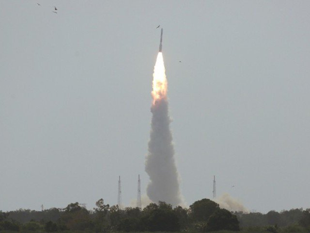 India prosegue la corsa allo spazio: lanciati 31 satelliti per osservazione della Terra