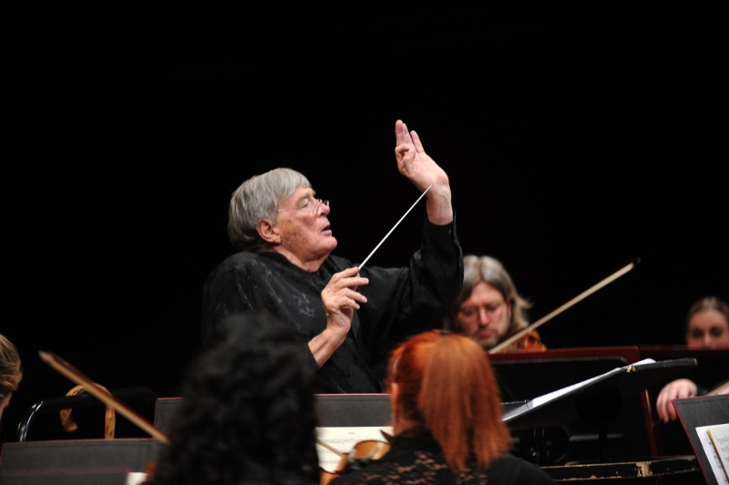 Jeffrey Tate morto: direttore d'orchestra stroncato da infarto a Bergamo