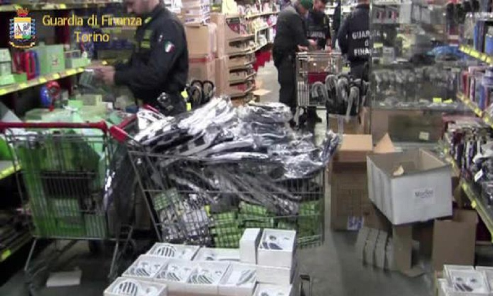 Juventus-Real Madrid, la finanza sequestra 250mila articoli contraffatti